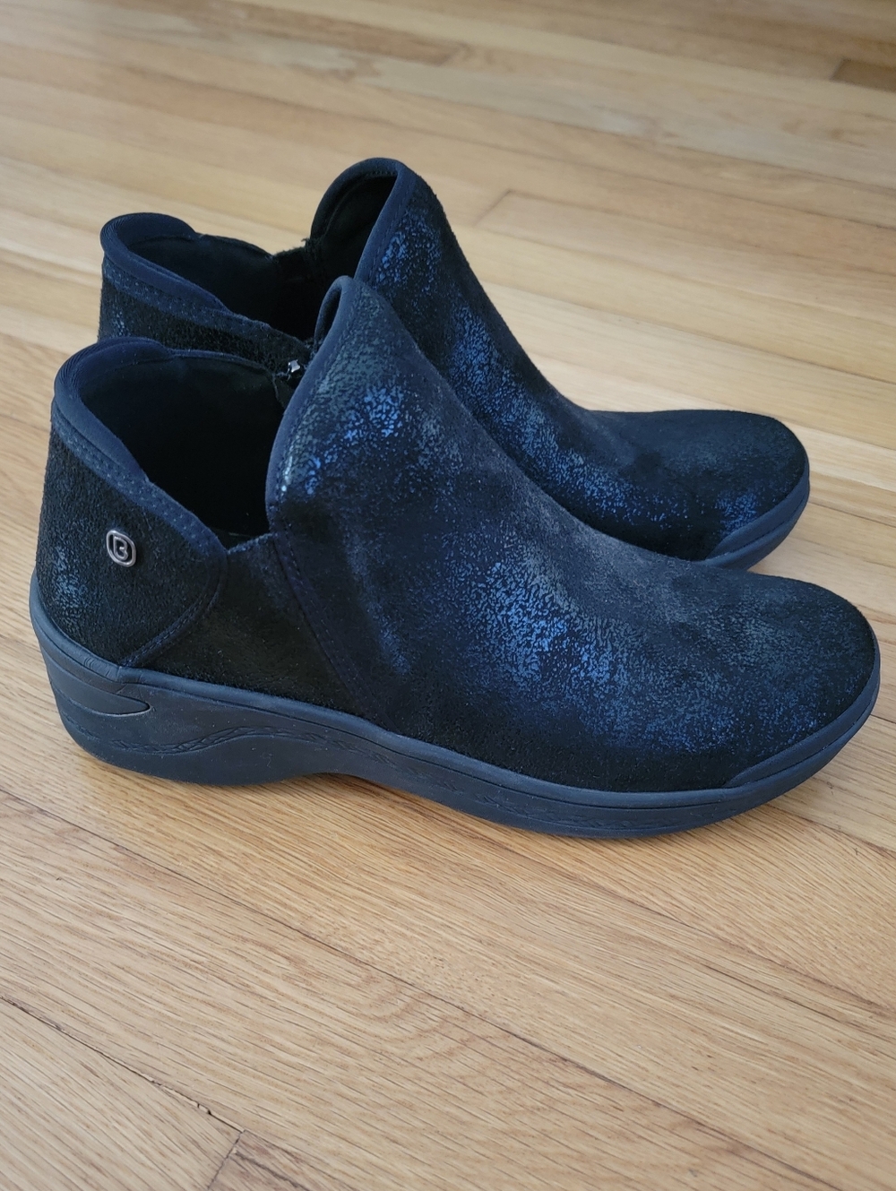 Bzees by LifeStride black booties
